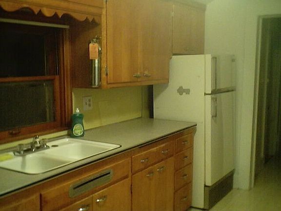 upstairs kitchen.jpg