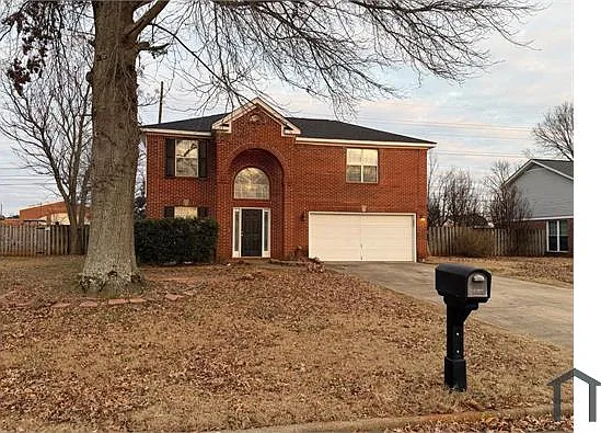 4 bed, 2144 sqft, $2,350 — Photo 2