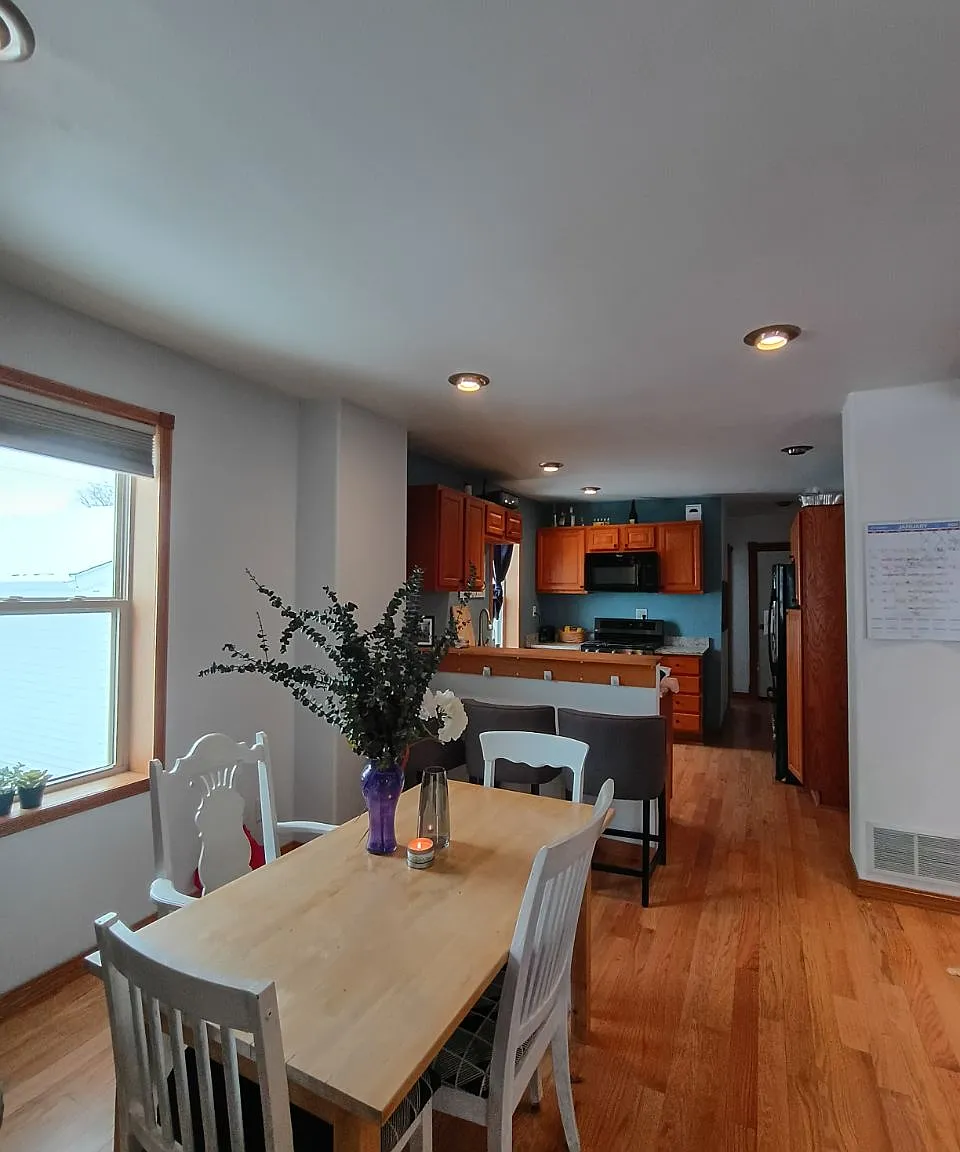 3 bed, 1.5 bath, 1350 sqft, $2,375 — Photo 3