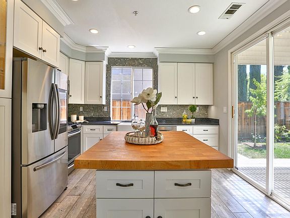3rd image of 6177 Fieldstone Dr