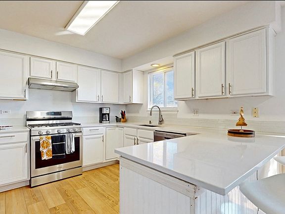 2nd image of 2979 Carlsbad Cir