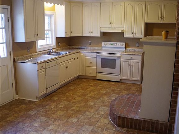 5th image of 143 Birdland Dr