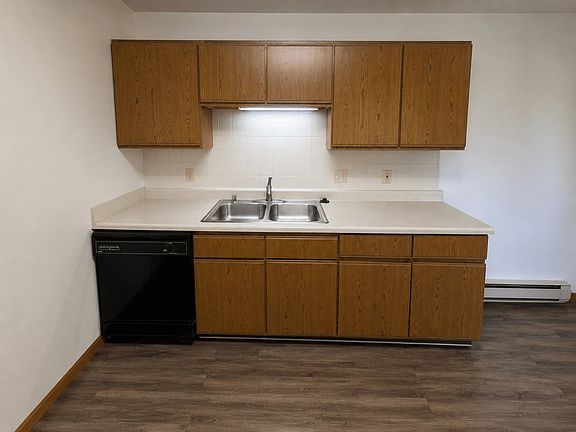 4th image of 101 Sharon St #20803368