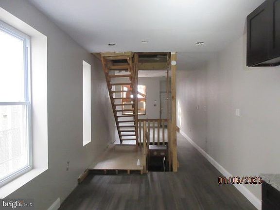 3rd image of 2717 W Jefferson St