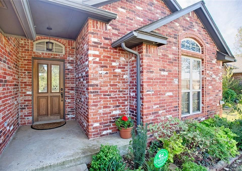 1st image of 2012 Cedar Pointe Cir