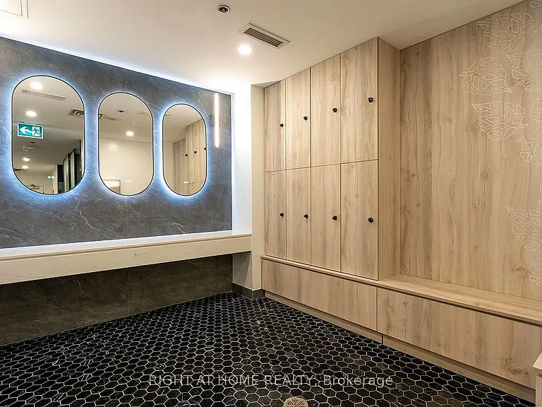 81 Navy Wharf Ct #2316 — Photo 40