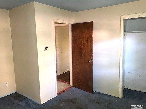 5th image of 27 Pinetop Dr