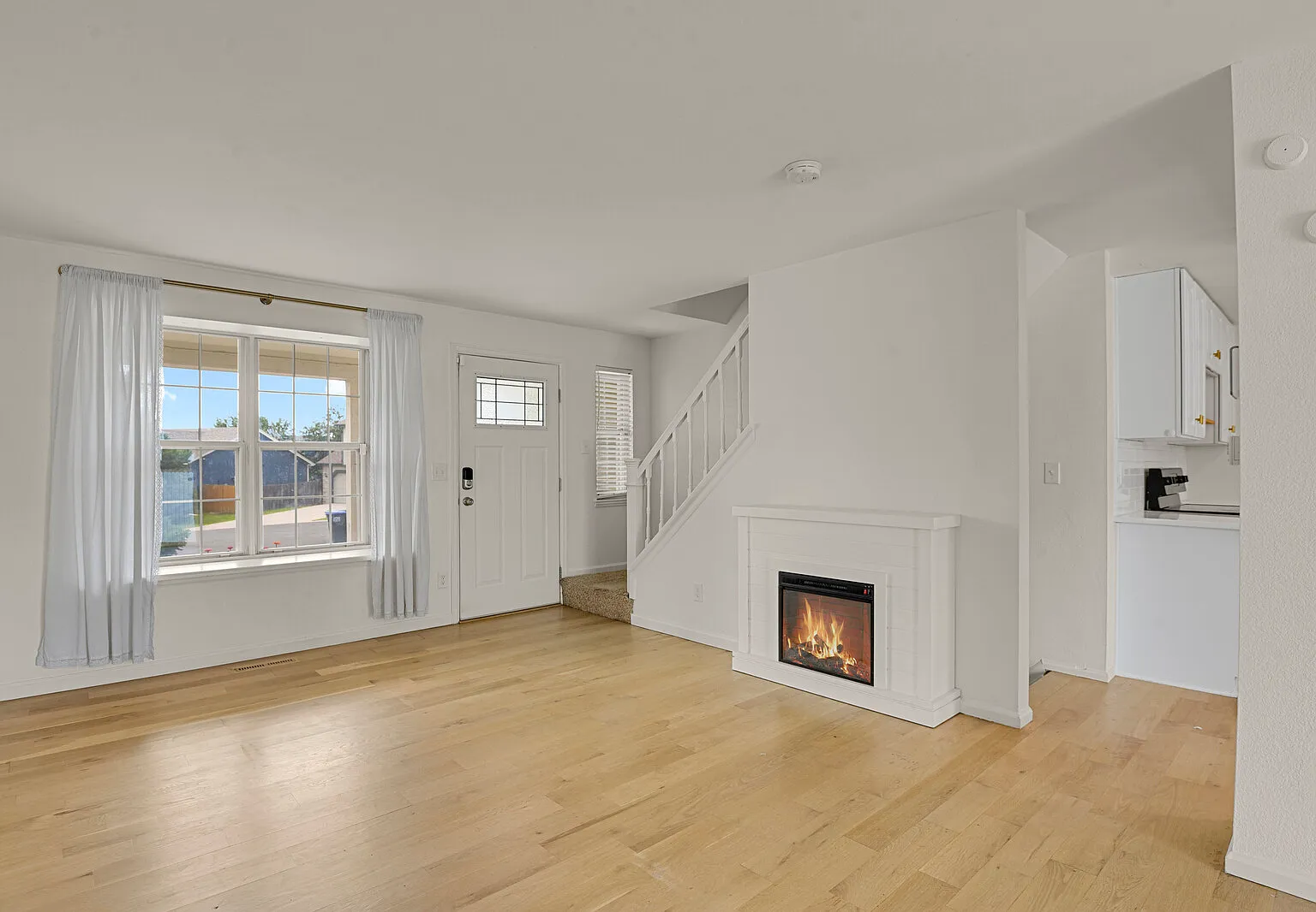 4 bed, 1852 sqft, $3,200 — Photo 4