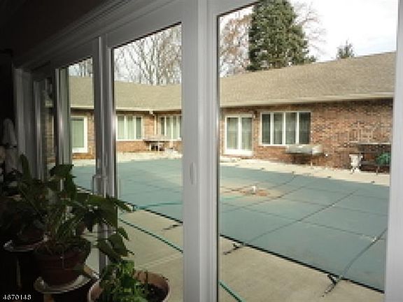 5th image of 31 Manor Dr