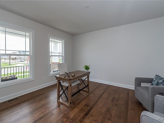 4th image of 104 Axton Ln