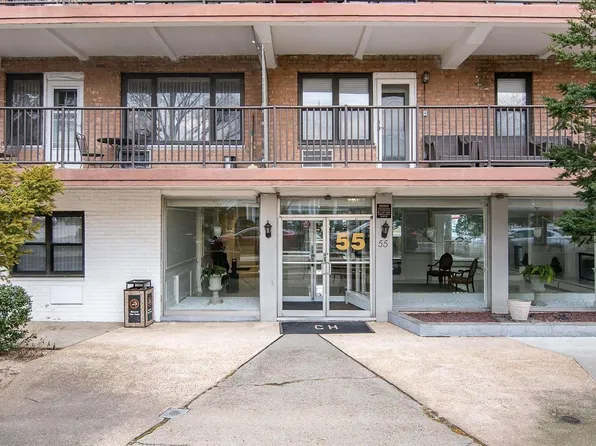 55 S Bergen Place #3B, Freeport, NY 11520