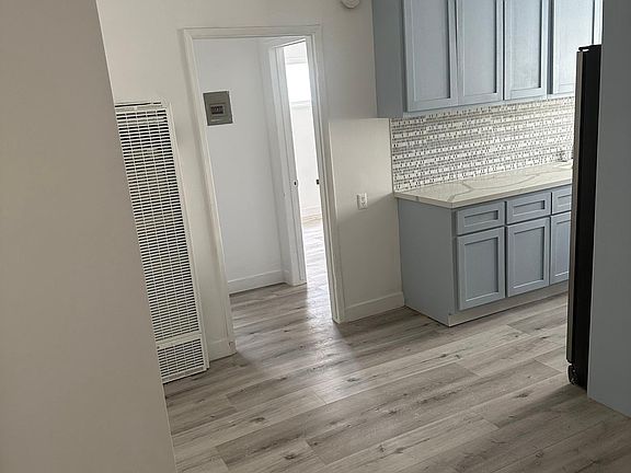 4th image of 4822 Rosewood Ave APT 5