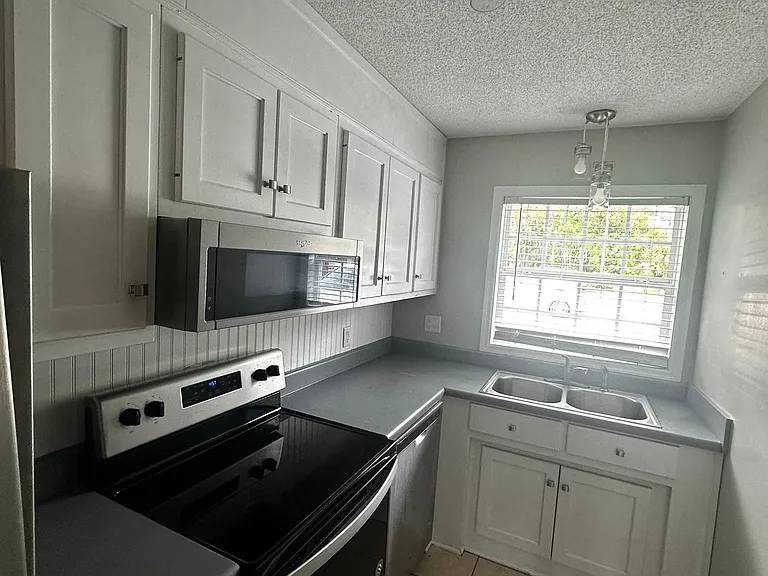 Center Town Condominiums — Photo 36