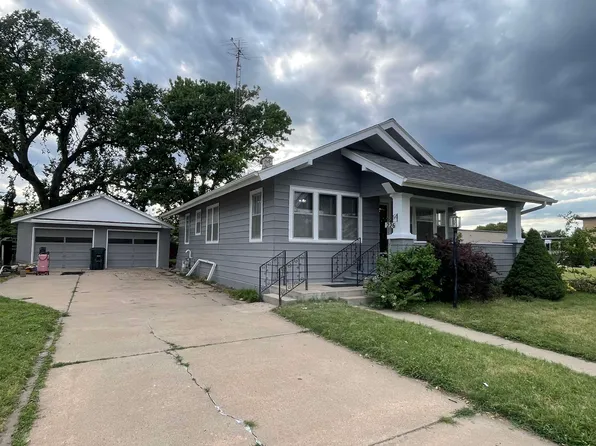 226 N Maple St, Russell, KS 67665