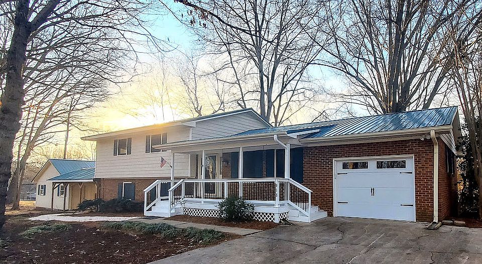 1st image of 318 Country Ln