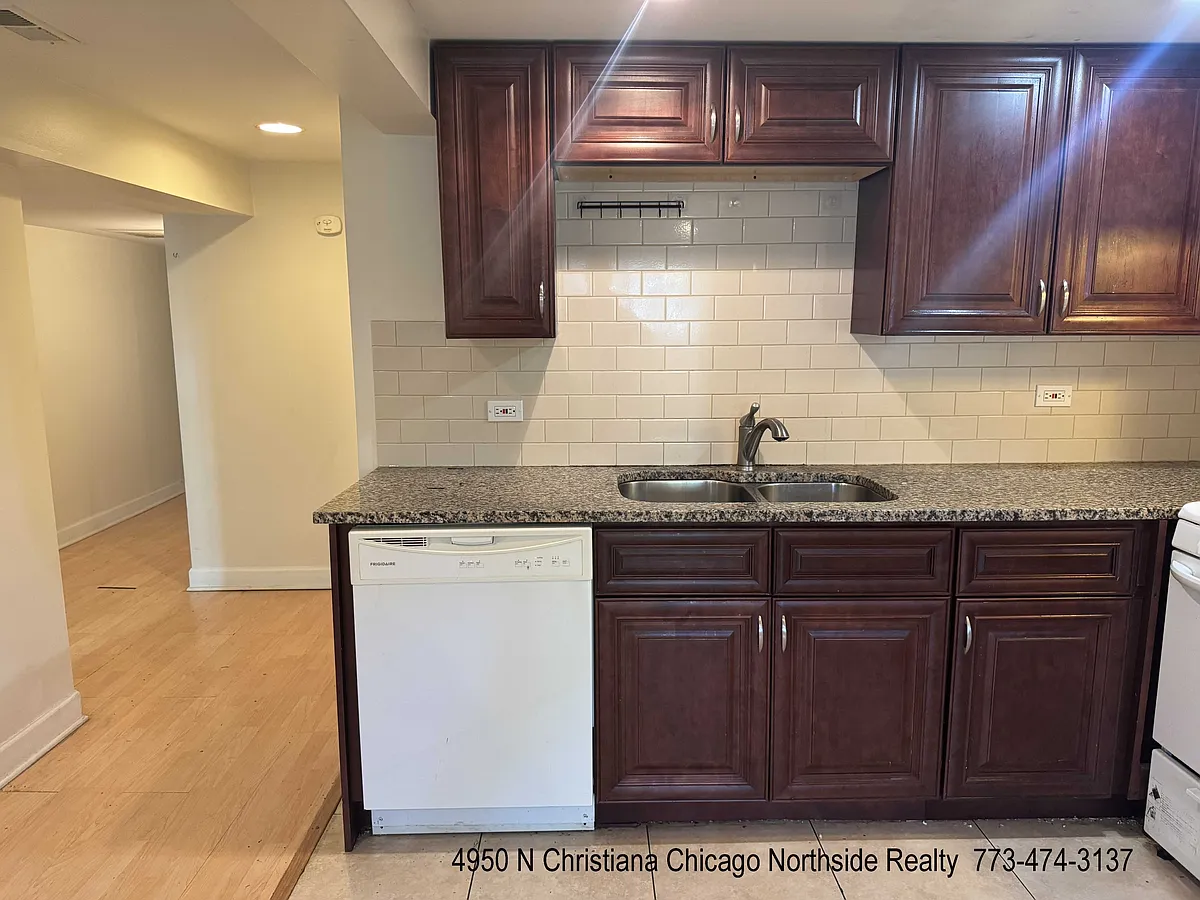 Building Photo - 4948 N Christiana Ave
