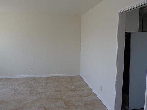 4th image of 3884 Superior St