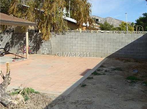 2nd image of 5467 Burkshire Dr