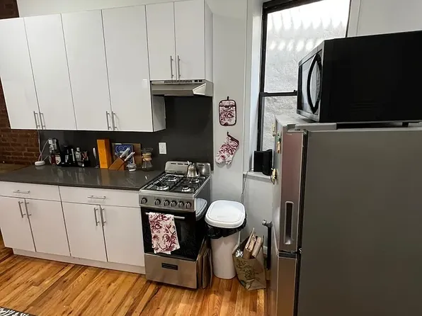 11 Stanton St #5A, New York, NY 10002