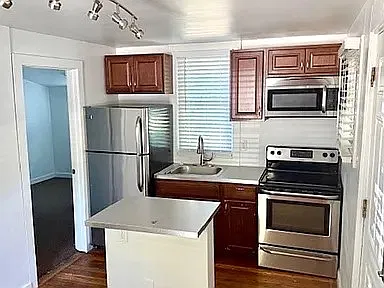 2 bed, $2,575 — Photo 2