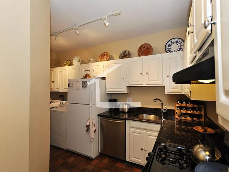1161 Commonwealth Ave #5 — Photo 7