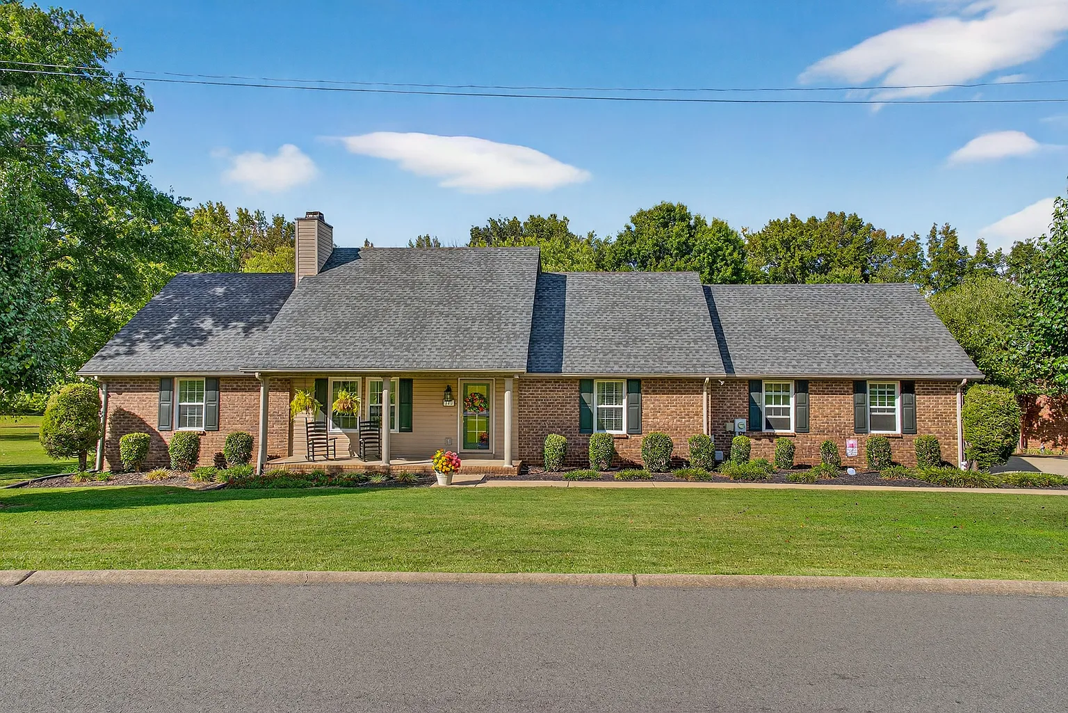 102 Arrowood Dr photo 1