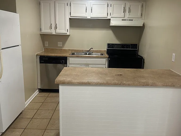 708 Dondee Dr #5 — Photo 1
