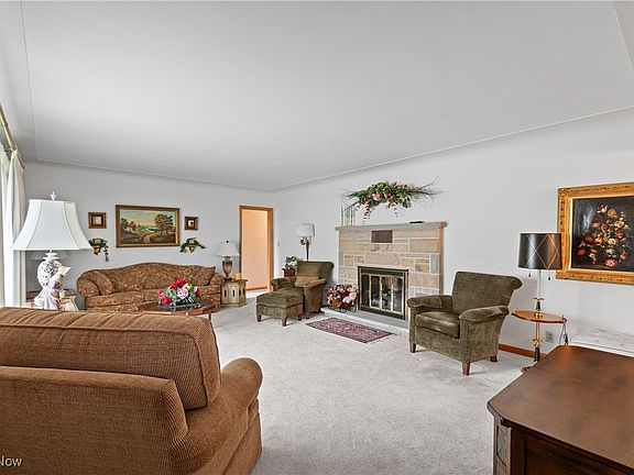 4th image of 303 E Woodsdale Ave