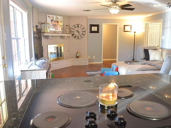5th image of 1526 Sweetbriar Dr
