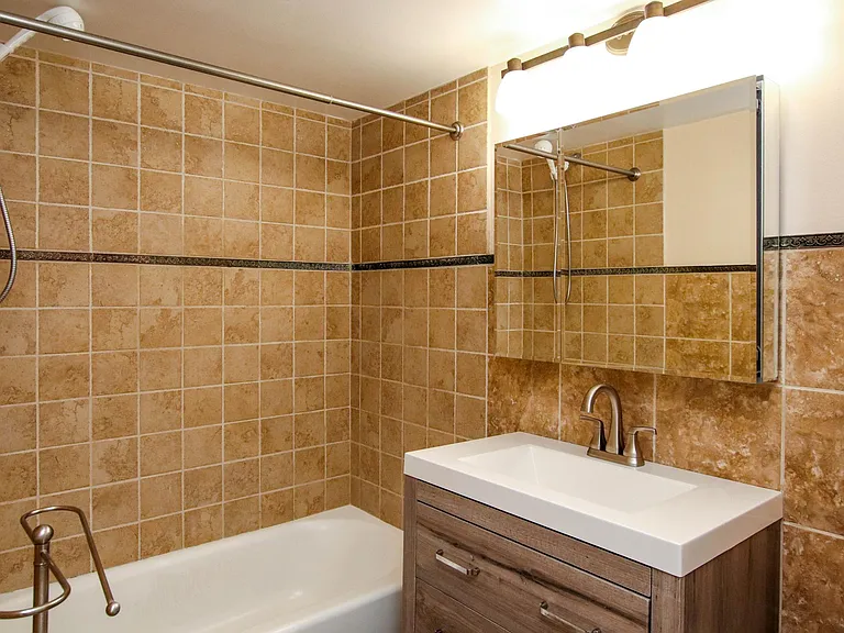 1454 N Leavitt St #1 — Photo 7