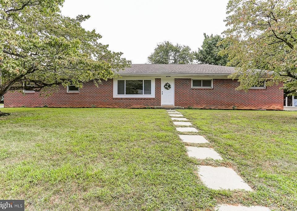 1st image of 7 Arwin Dr