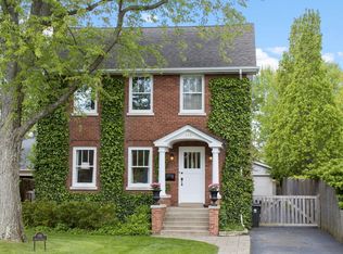 198 Wildwood Rd, Lake Forest, IL 60045