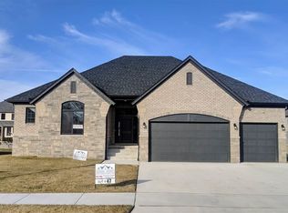 21935 E Majestic Dr, Macomb, MI