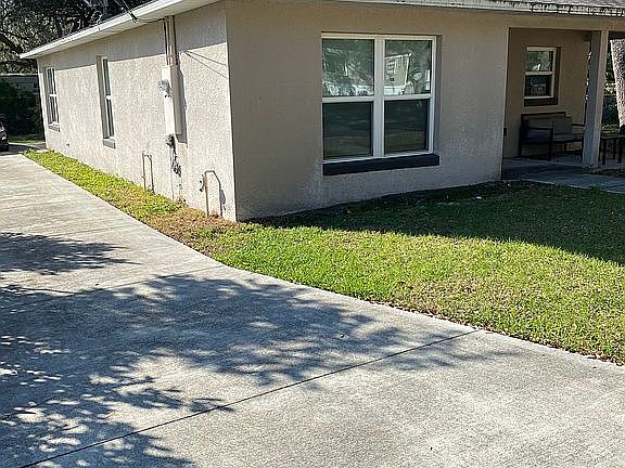 2nd image of 1521 Oak Ln