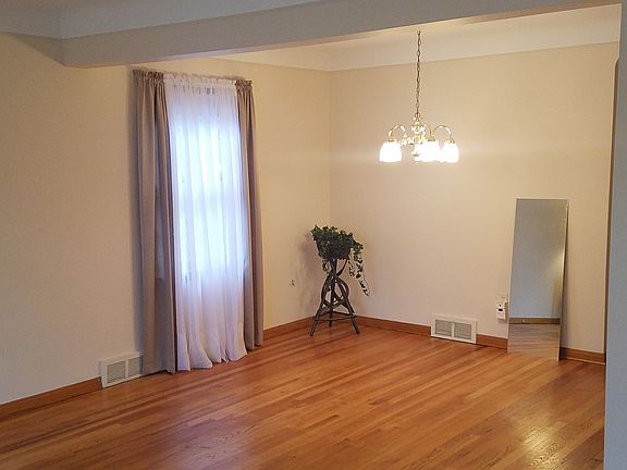 4th image of 20655 Country Club Dr