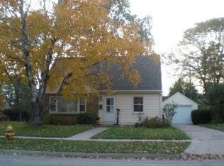 980 Lincoln Dr E, West Bend, WI 53095