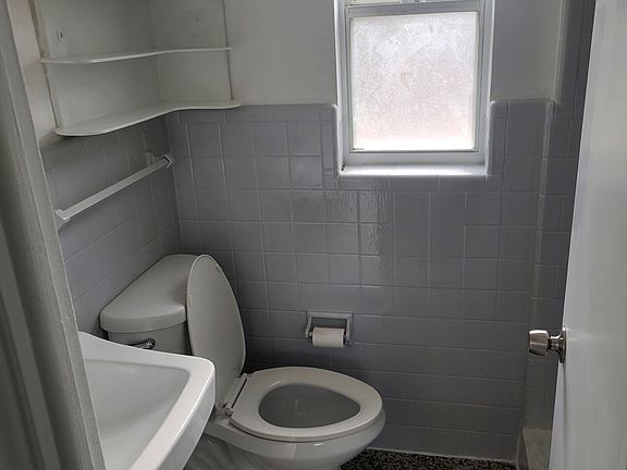 5th image of 70 Griggs Ave #A