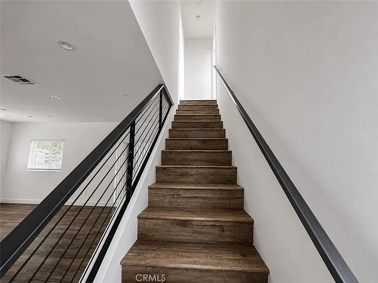6651 Noble Ave — Photo 6