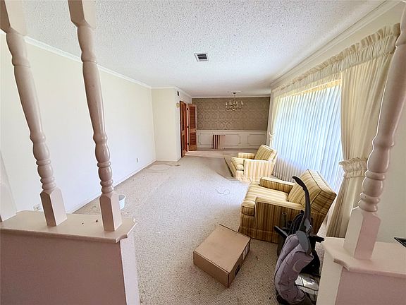 2nd image of 3811 Laurel Canyon Dr