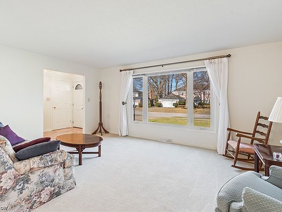 4th image of 22685 Marlys Dr