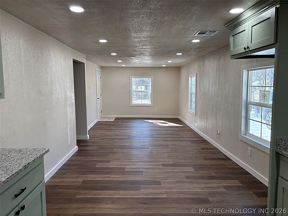 2nd image of 723 Roff St NE