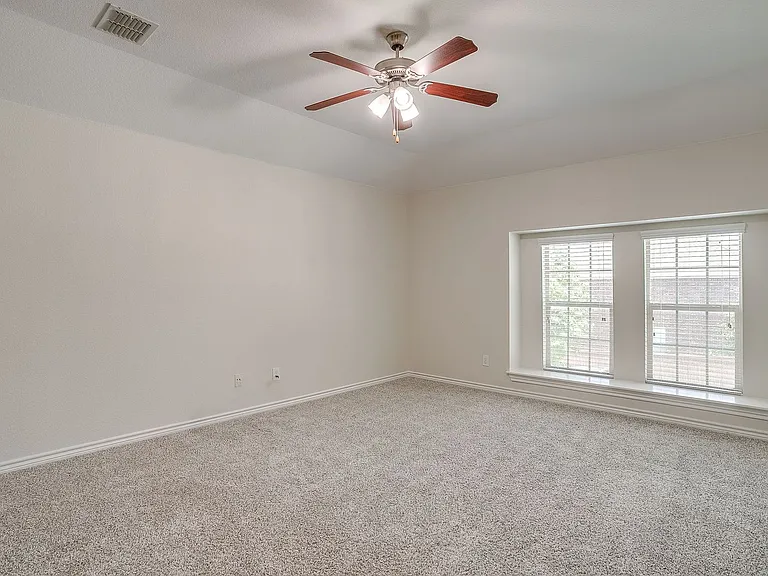 3801 Weatherstone Dr — Photo 37