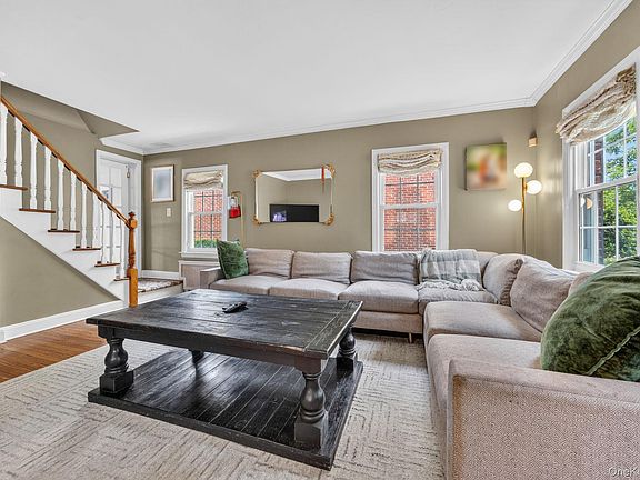 4th image of 1049 Admont Avenue