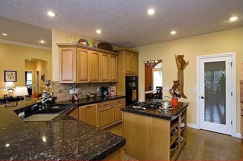 3rd image of 605 NW 117th St