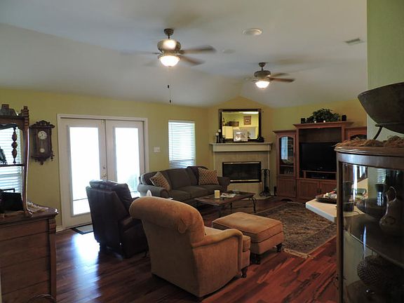 3rd image of 1211 Meadowbrook Dr