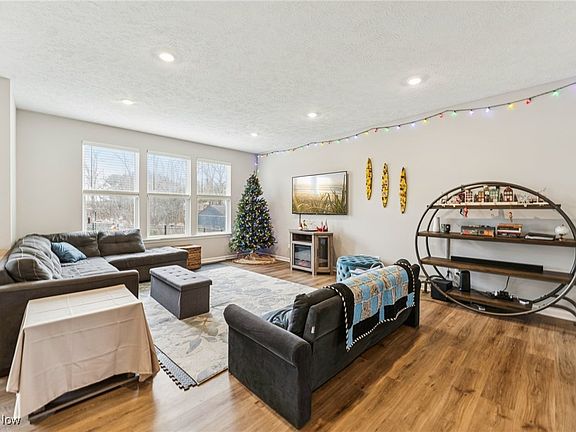 3rd image of 3823 Golden Wood Way