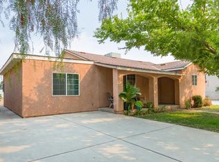 930 9th St, Orange Cove, CA 93646