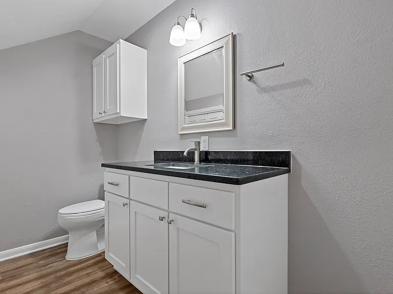 Oak Creek Condos — Photo 5