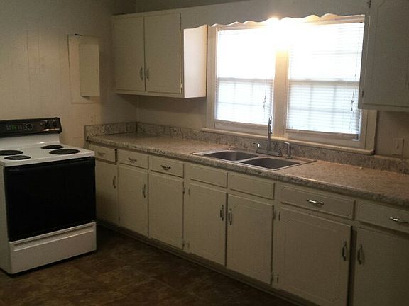 3rd image of 111 Lynn Dr SE