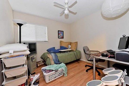 5th image of 9808 Oak Hollow Dr